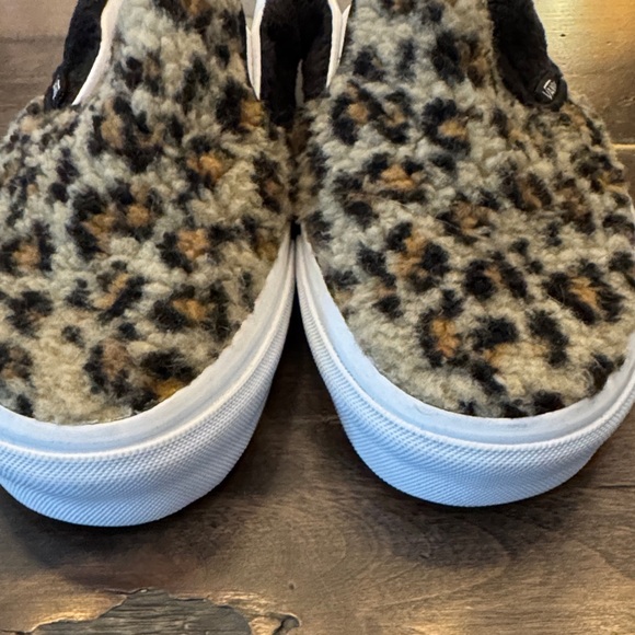 Vans Leopard-Pattern Fuzzy Slip-On Shoes in Black, Tan, Cream - Picture 5 of 7